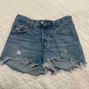 Levi Premium Cut Off Jean Shorts W24